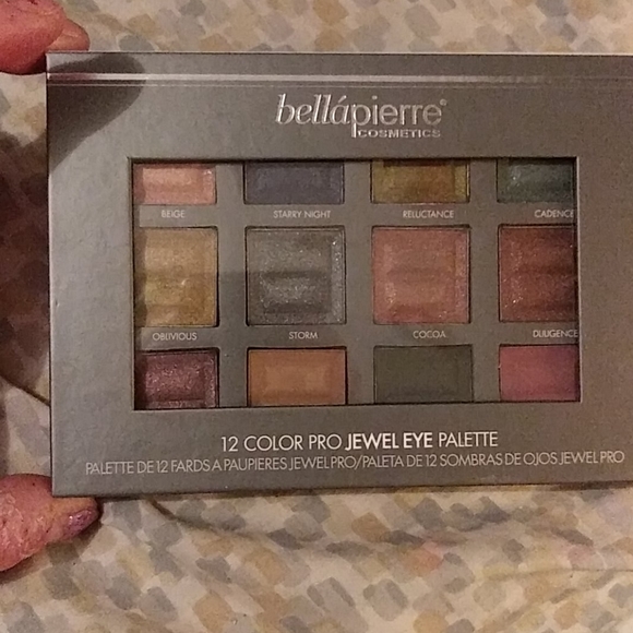 Eyeshadow - Picture 1 of 2